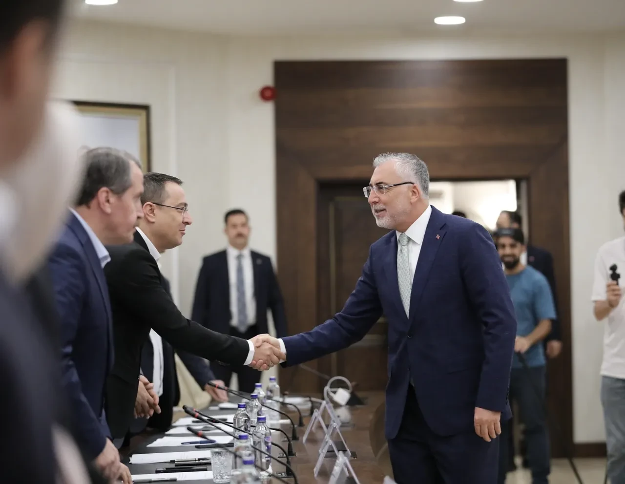 Bakan Işıkhan’dan 8. Dönem Toplu Sözleşme Görüşmeleri’nde Detaylı Değerlendirme 54 toplu sözleşme
